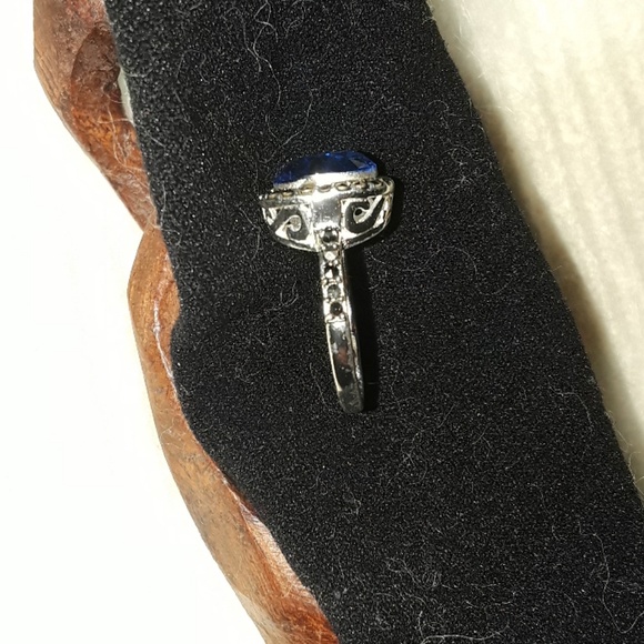 Ring - Picture 3 of 3